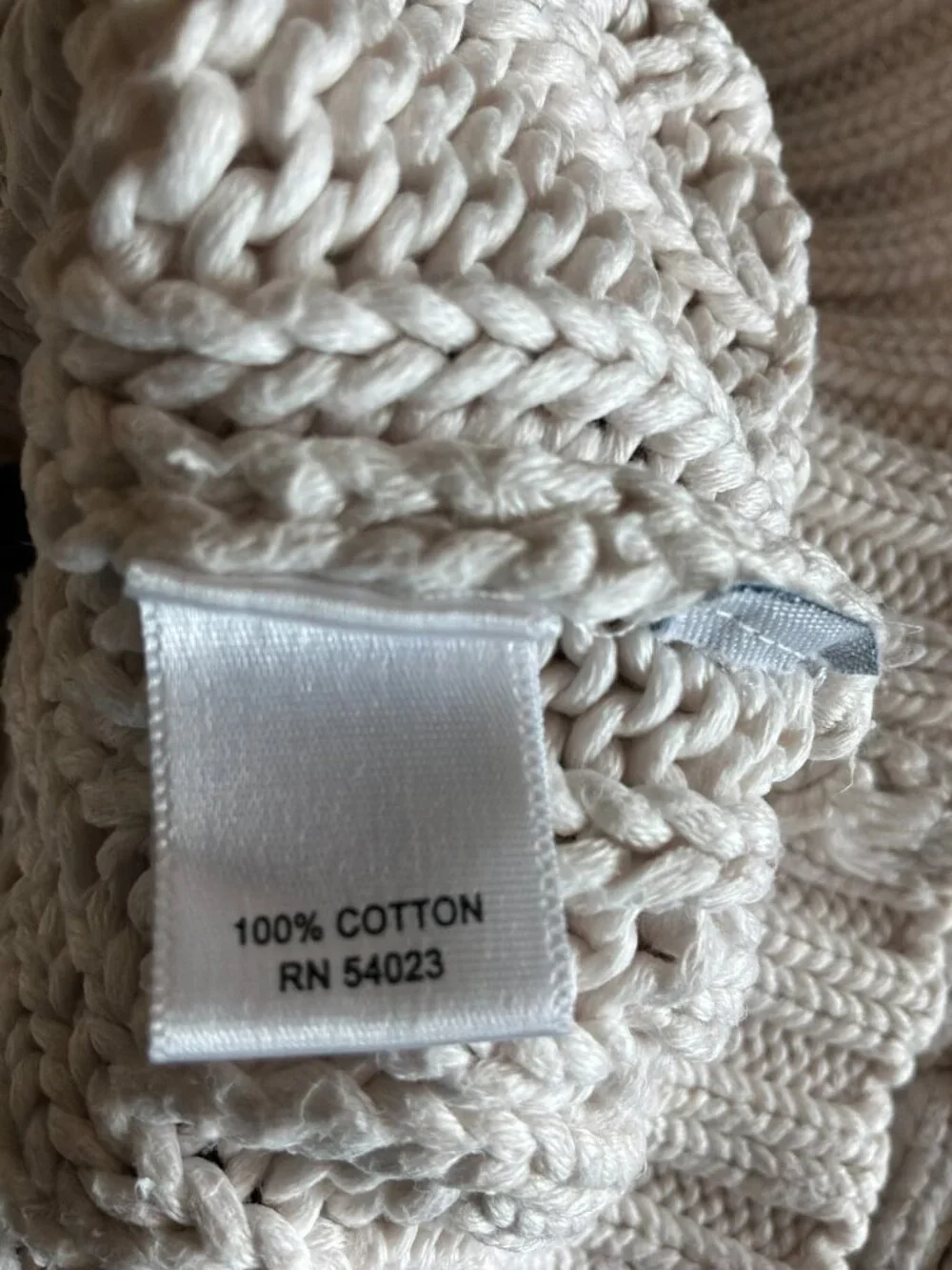 Banana Republic Cream Cable Knit V-Neck Sweater